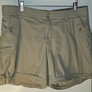 Gloria Vanderbilt Casual Comfort Khaki Shorts with button tab at leg, size 16